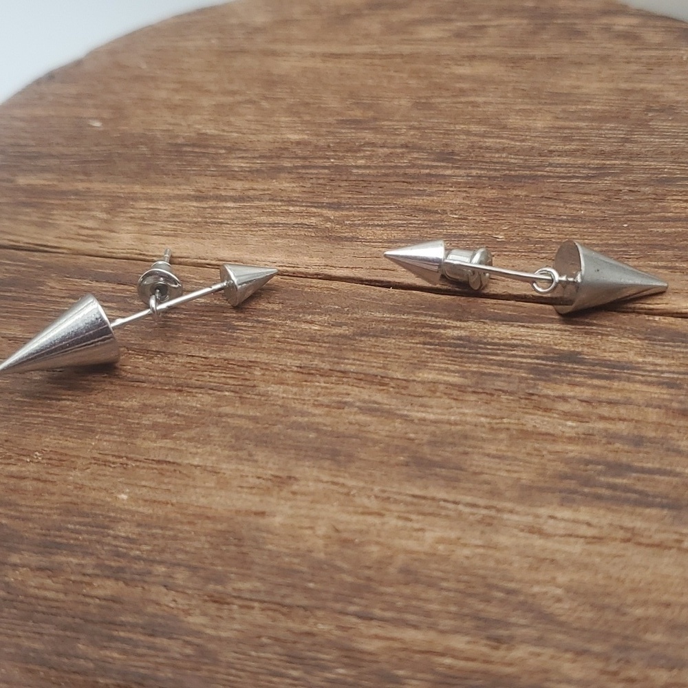 Spike grunge‎ y2k earrings E931 nwt